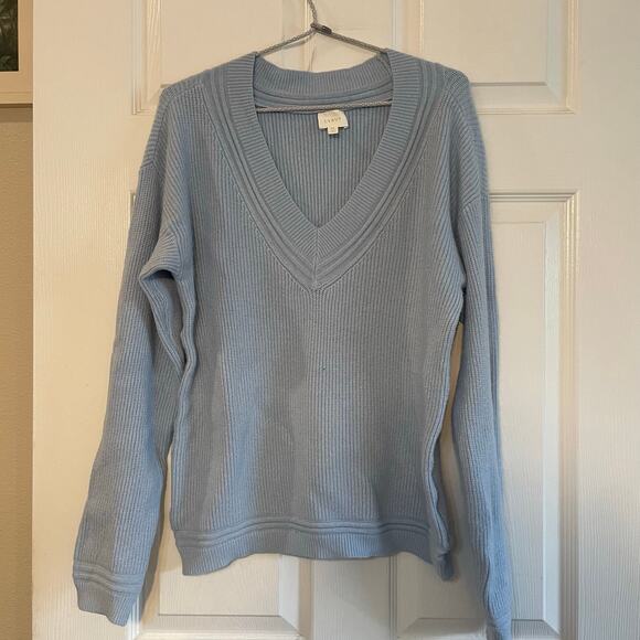 Cyrus light blue, ribbed V-neck sweater size medium - Picture 1 of 15